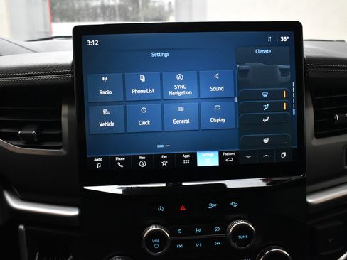 Used 2024 Ford Expedition XLT image 41