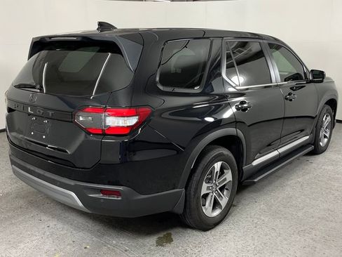 Used 2025 Honda Pilot EX-L image 3