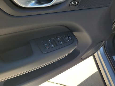 Used 2025 Volvo XC60 B5 Core image 15