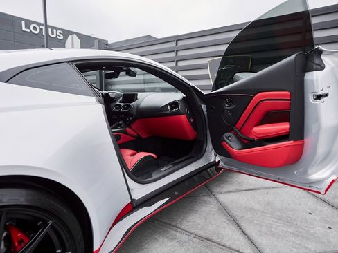 Used 2023 Aston Martin V12 Vantage image 30