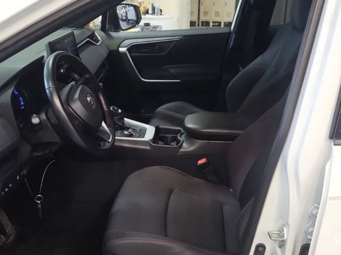 Used 2021 Toyota RAV4 SE w/ Weather & Moonroof Package AWD/4WD image 11