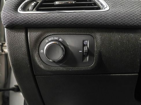 Used 2019 Chevrolet Cruze LT image 25