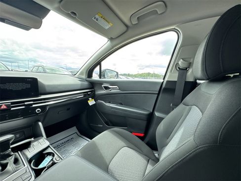 New 2026 Kia Sportage LX image 11