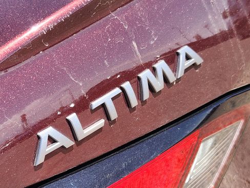 Used 2025 Nissan Altima 2.5 SV FWD image 11