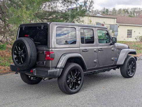Certified 2025 Jeep Wrangler Unlimited Sahara w/ Safety Group AWD/4WD image 5