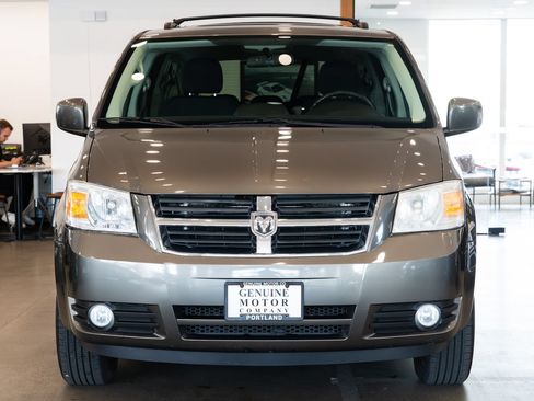 Used 2010 Dodge Grand Caravan SXT FWD image 2