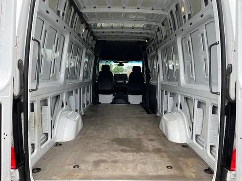 Used 2022 Mercedes-Benz Sprinter 2500 image 31