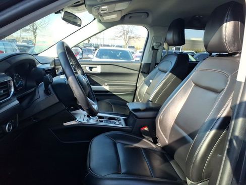 Used 2023 Ford Explorer XLT w/ Equipment Group 202A AWD/4WD image 12