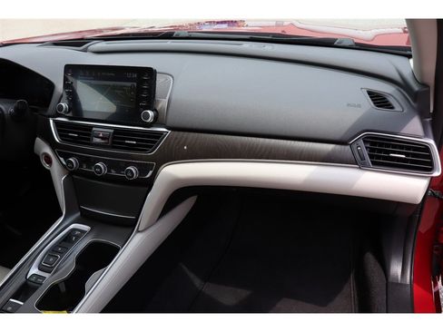Used 2018 Honda Accord Touring image 16