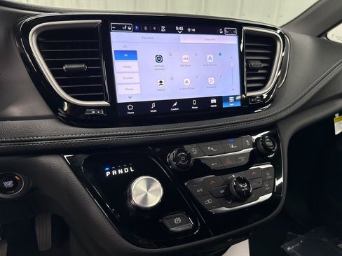 New 2026 Chrysler Pacifica Select image 25