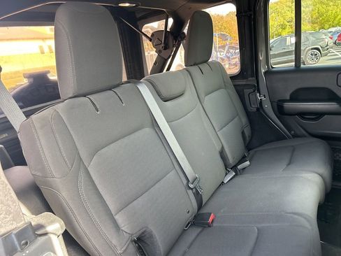 Used 2018 Jeep Wrangler Unlimited Sahara image 46