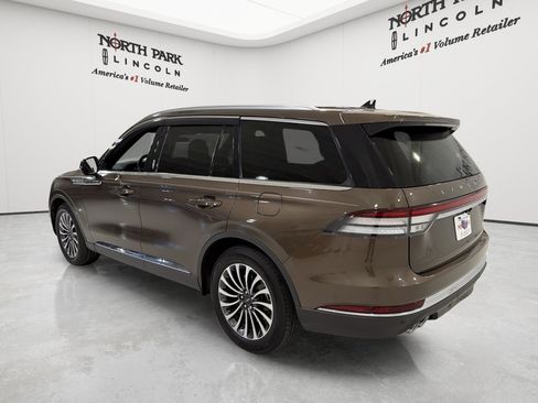 Used 2022 Lincoln Aviator Reserve w/ Class IV Trailer Tow Package RWD image 3