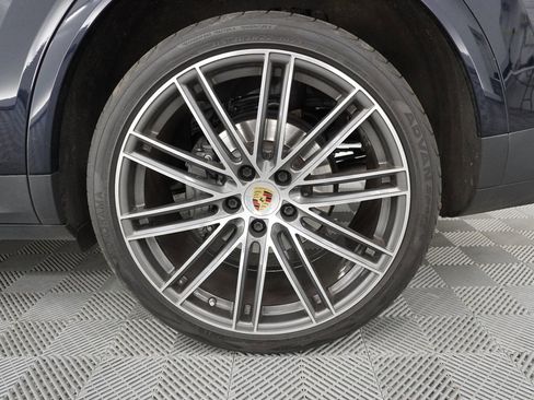 Certified 2023 Porsche Cayenne S AWD/4WD image 15
