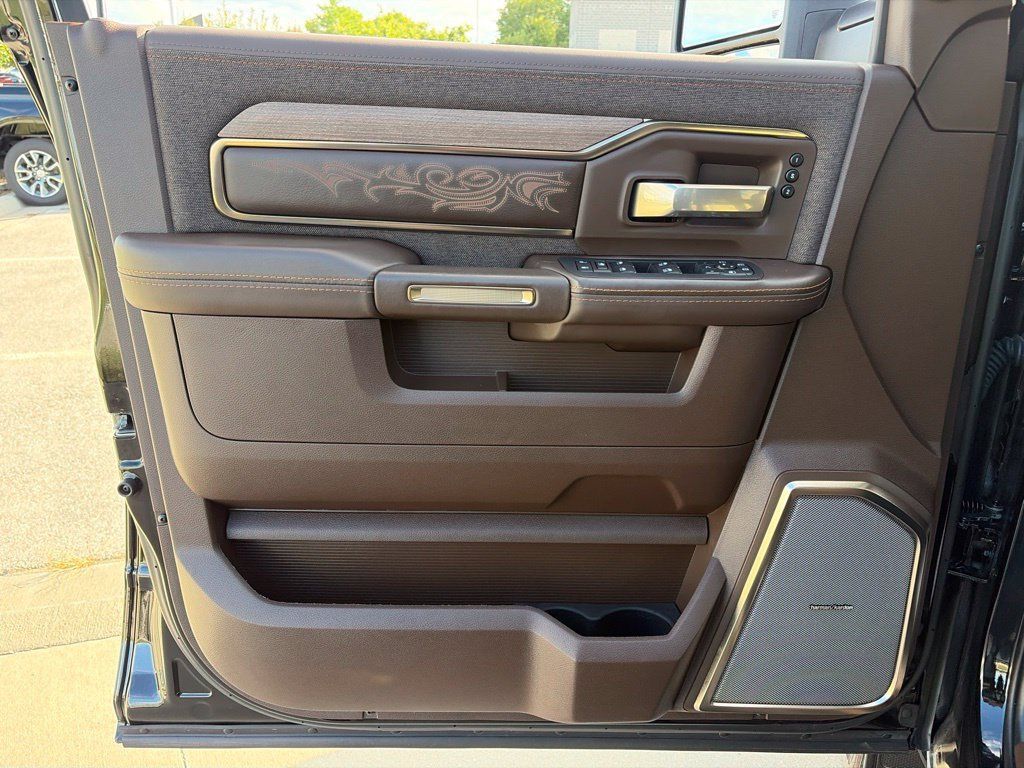 Used 2025 RAM 2500 Limited AWD/4WD image 54