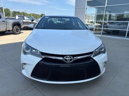Used 2017 Toyota Camry SE FWD image 2