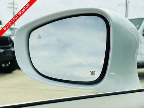 Used 2022 Chrysler Pacifica Touring-L FWD image 9
