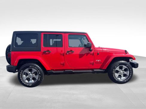 Used 2018 Jeep Wrangler Unlimited Sahara w/ Connectivity Group AWD/4WD image 7