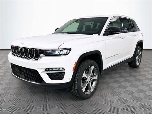 New 2025 Jeep Grand Cherokee Limited w/ Luxury Tech Group II image 22