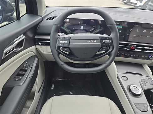 New 2026 Kia Sportage EX image 16