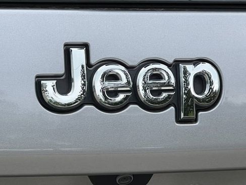 Used 2020 Jeep Cherokee Latitude w/ Cold Weather Group AWD/4WD image 41