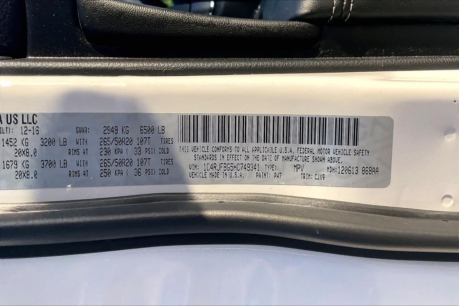 Used 2017 Jeep Grand Cherokee Limited AWD/4WD image 32