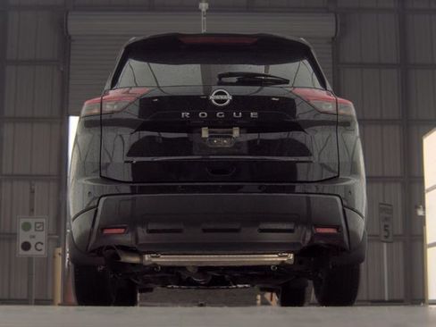 Used 2025 Nissan Rogue S FWD image 5