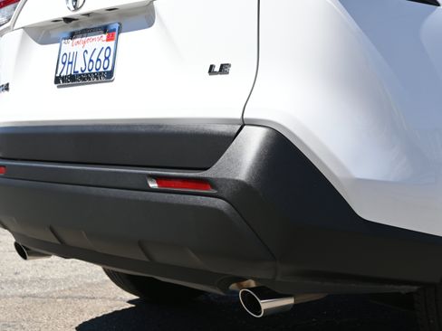 Used 2023 Toyota RAV4 LE image 17