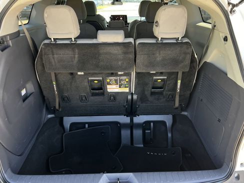 Used 2022 Toyota Sienna LE image 31
