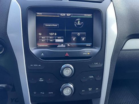 Used 2014 Ford Explorer XLT w/ Equipment Group 202A AWD/4WD image 38