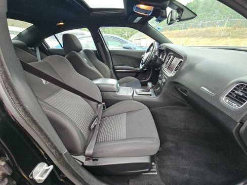 Used 2019 Dodge Charger Scat Pack w/ Dynamics Package RWD image 12