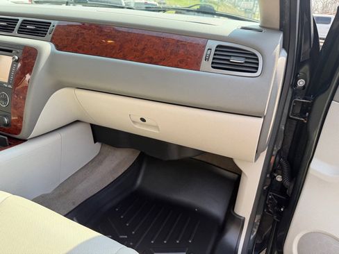 Used 2013 Chevrolet Avalanche LTZ image 66