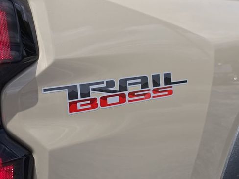Used 2023 Chevrolet Colorado Trail Boss w/ Advanced Trailering Package AWD/4WD image 12