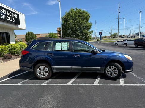 Used 2010 Subaru Outback 2.5i AWD/4WD image 6