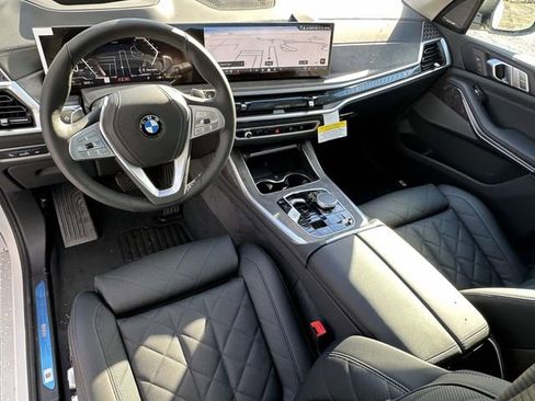 New 2026 BMW X7 xDrive40i w/ Premium Package AWD/4WD image 11