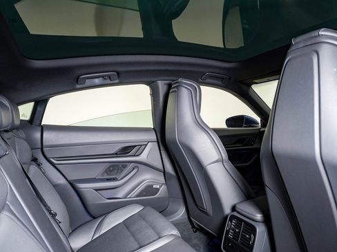 Used 2022 Porsche Taycan 4S image 15