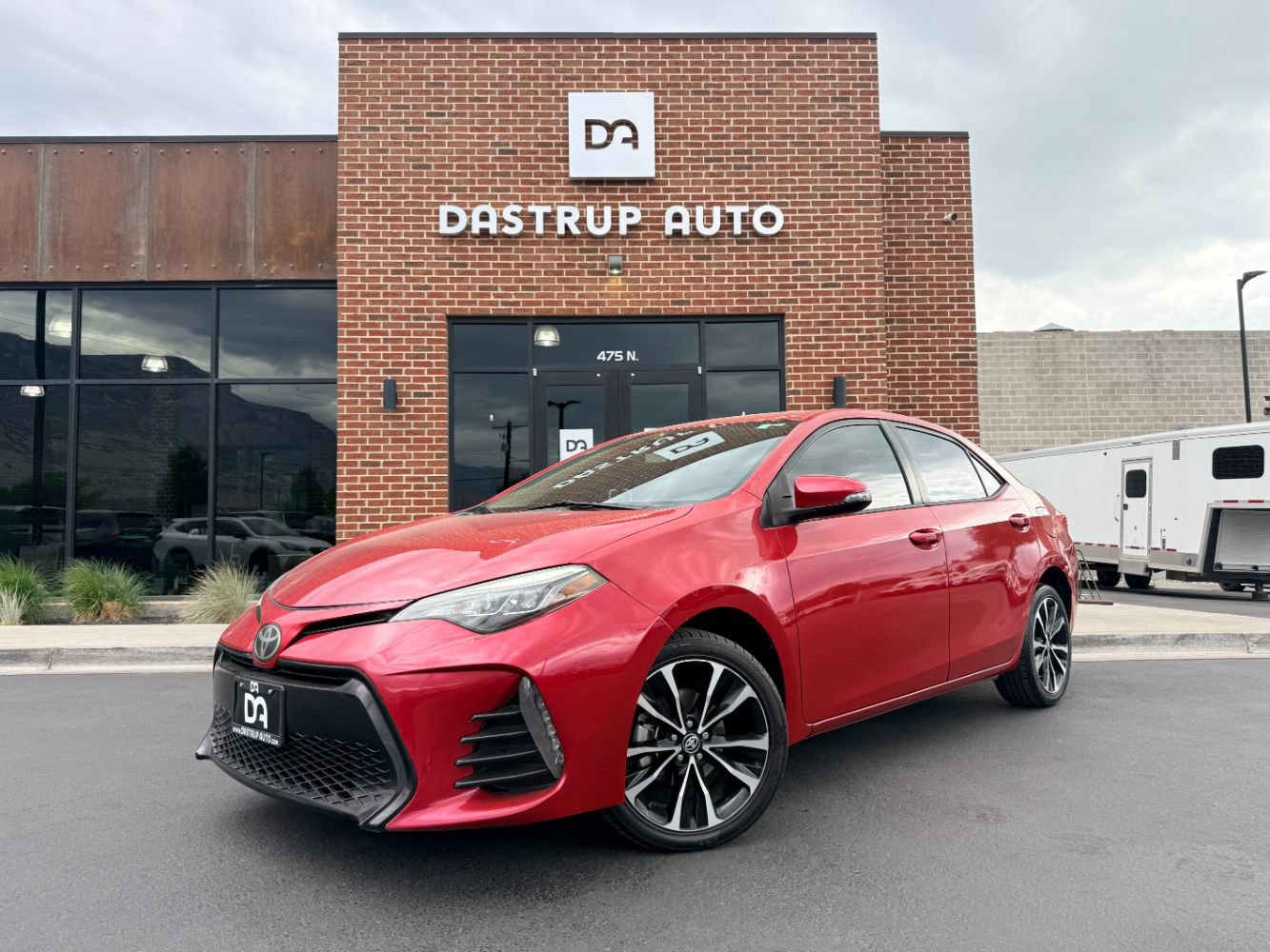 Used 2017 Toyota Corolla SE w/ Carpet Mat Package (TMS) FWD image 1