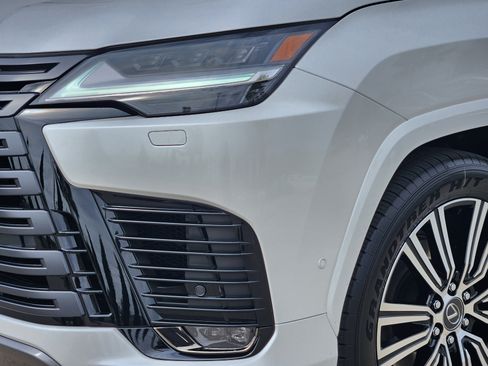 New 2025 Lexus LX 700h Luxury image 5