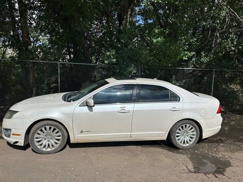 Used 2012 Ford Fusion Hybrid FWD image 2