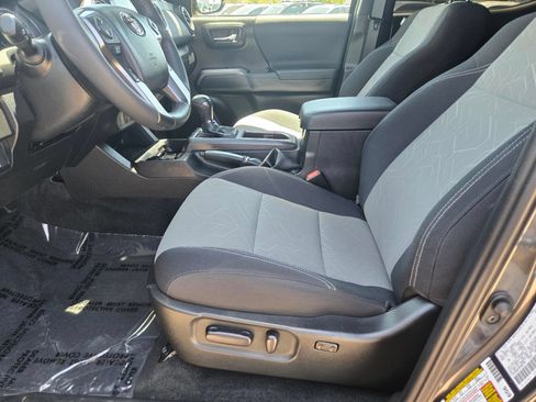 Used 2023 Toyota Tacoma TRD Off-Road AWD/4WD image 12