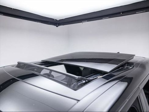 New 2025 Land Rover Discovery S image 14