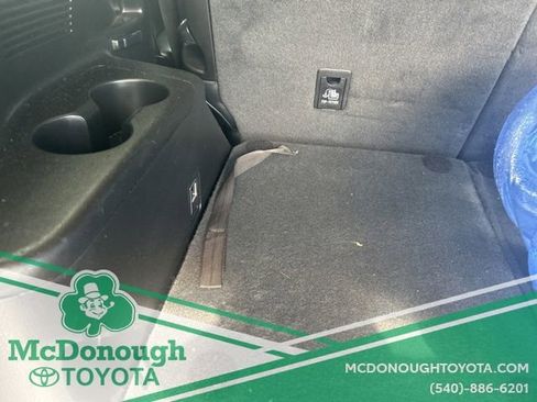 Used 2019 Toyota Highlander XLE image 11