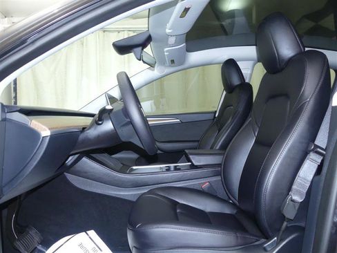 Used 2024 Tesla Model Y 2WD image 19