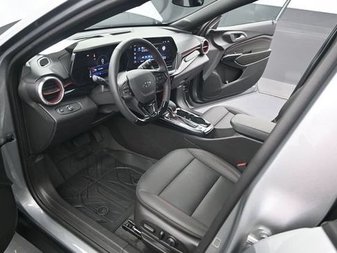Used 2026 Chevrolet Trax RS w/ Sunroof Package FWD image 4