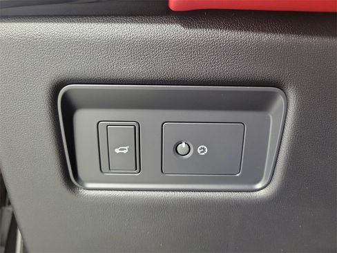 Used 2020 Land Rover Range Rover Sport HST image 31