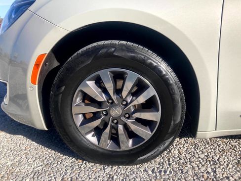 Used 2019 Chrysler Pacifica Touring-L Plus w/ Advanced Safetytec Group image 23