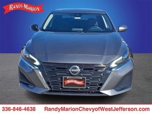 Used 2023 Nissan Altima 2.5 SV image 2