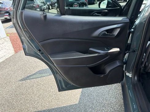 Used 2025 Chevrolet Trax LT FWD image 14