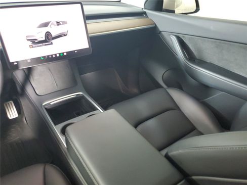 Used 2022 Tesla Model Y Performance AWD/4WD image 15