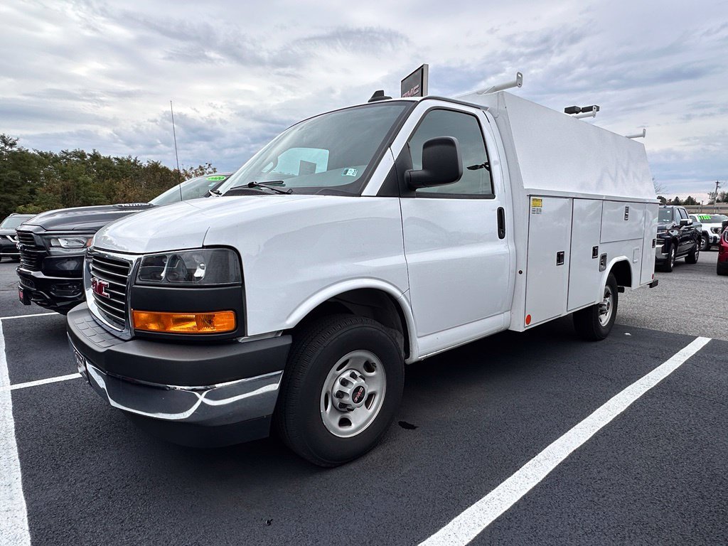 Used 2025 GMC Savana 3500 w/ Power Convenience Package RWD image 2