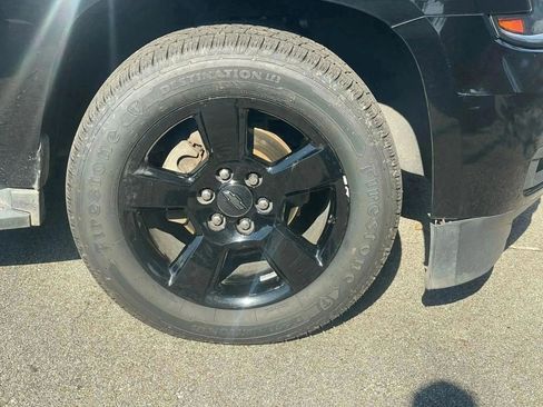 Used 2017 Chevrolet Tahoe LT w/ LT Midnight Edition image 5